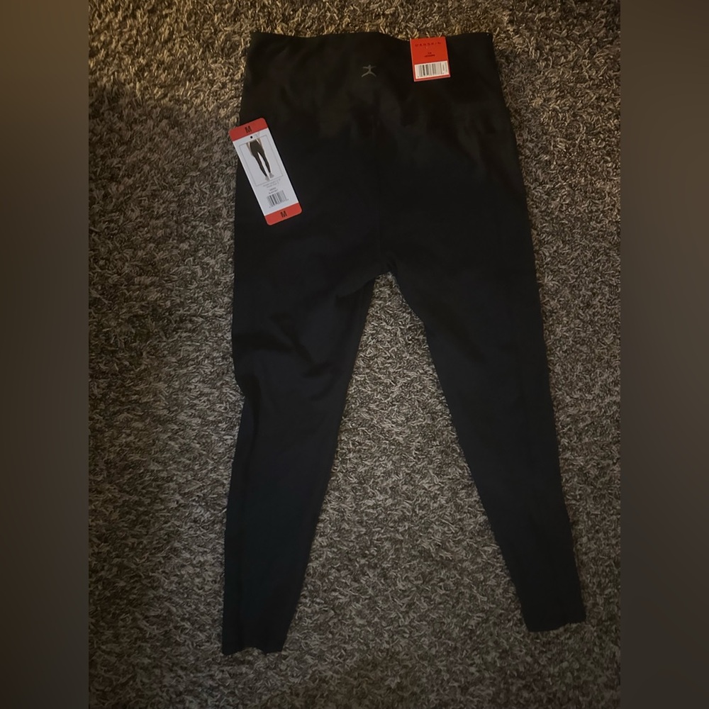 Danskin Black High-Waisted Leggings - Medium - Picture 5 of 5